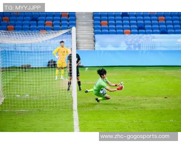 国家队足球比赛激战正酣球迷热情高涨期待精彩瞬间